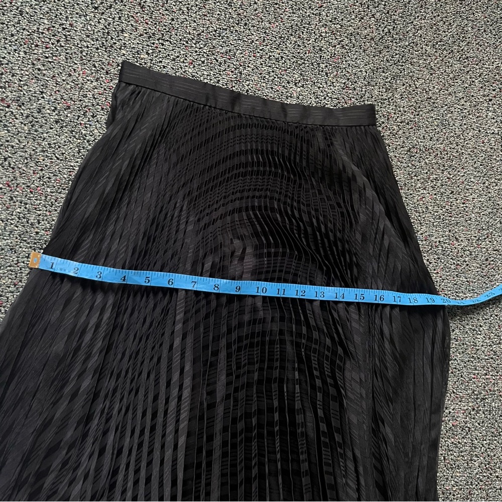 CLUB MONACO Black Pleated Flare Circle Modest Midi Knee-Length Shiny Skirt Sz XS - Picture 14 of 16